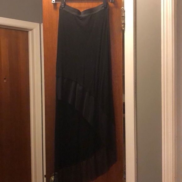 Mesh embellished BCBGMAXAZRIA skirt - Picture 2 of 2